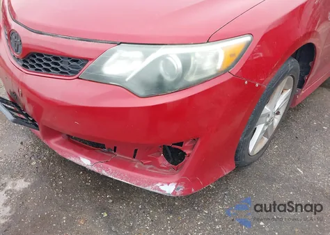 2014 Toyota Camry Se z USA, uszkodzony, nr VIN 4T1BF1FK9EU826010